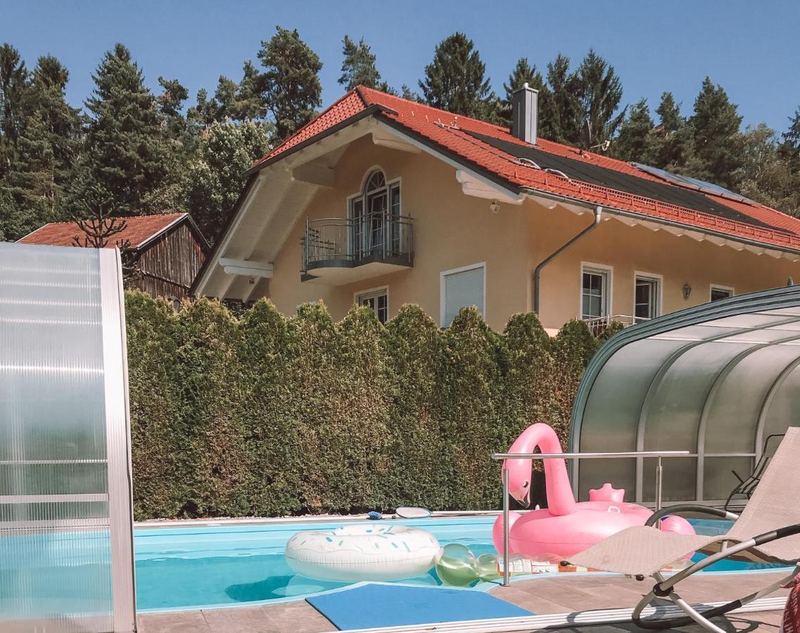 KötztingPanorama-Residenz, Mit Poolアパートメント エクステリア 写真